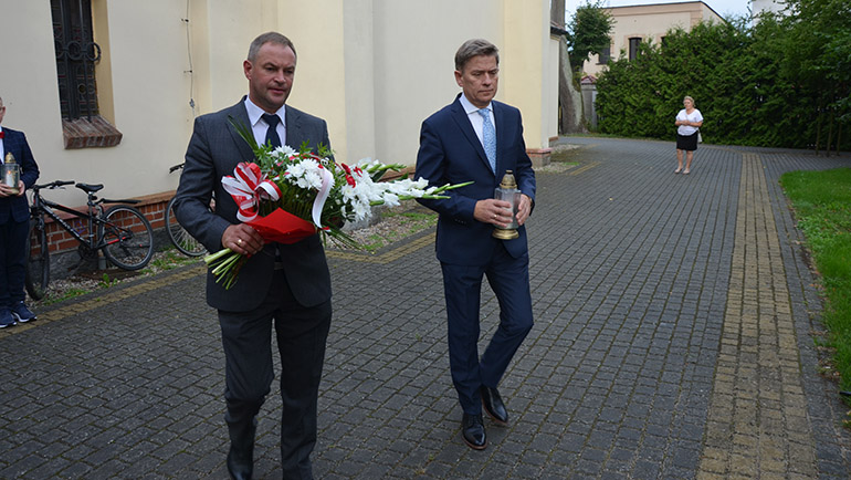W&oacute;jt z sekretarzem przy kościele