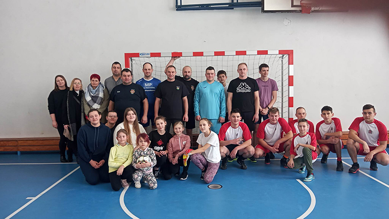 Zdjęcie grupowe uczestnik&oacute;w