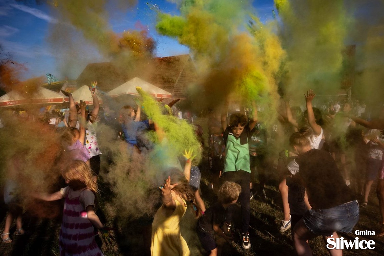 rozrzucany proszek holi