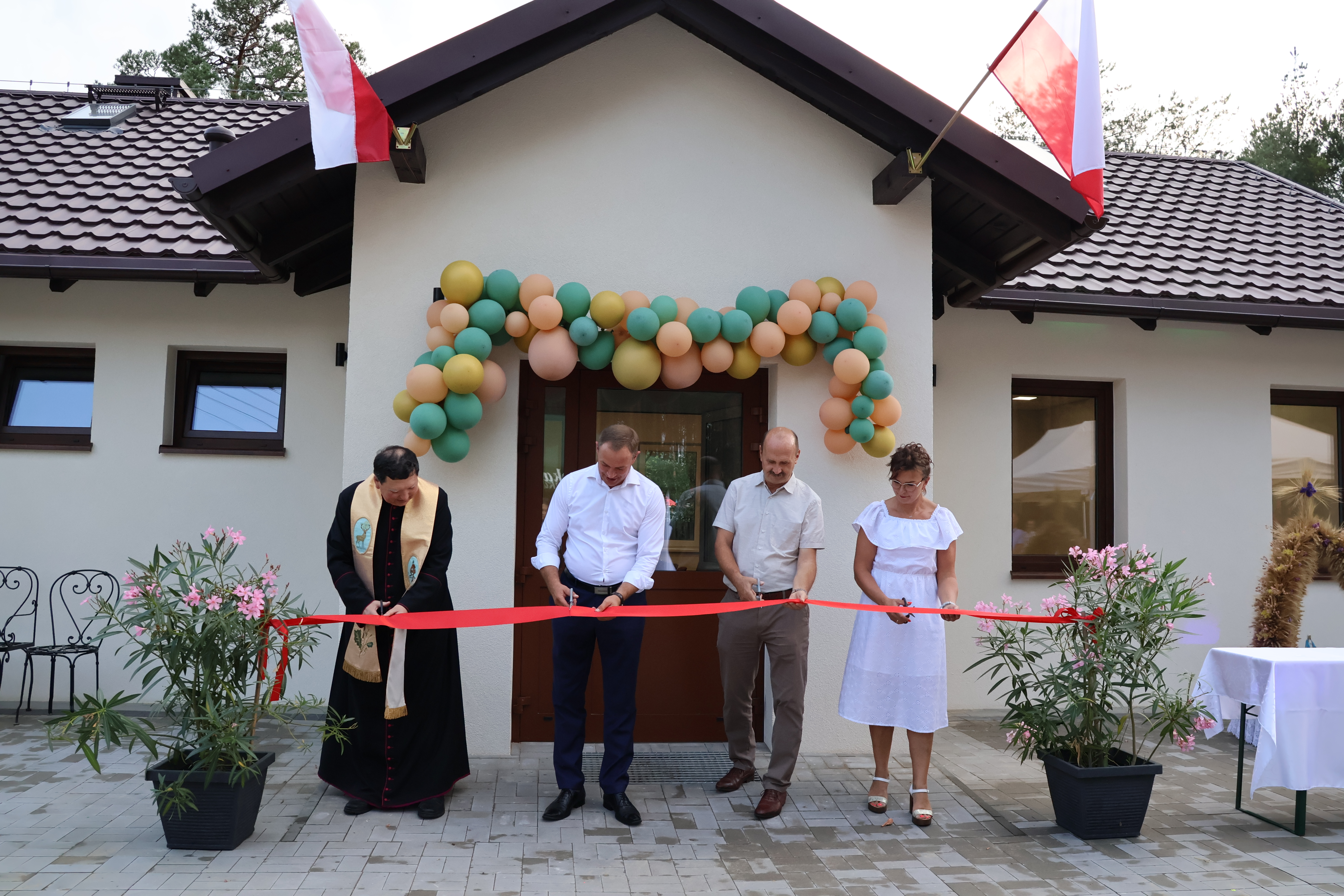 otwarcie świetlicy, przecięcie wstęgi