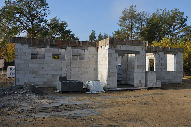 Budowa świetlicy w główce od frontu