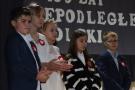 występ dzieci na scenie
