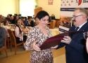 mężczyzna otrzymuje podziękowania
