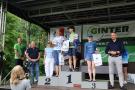 zawodniczki na podium z nagrodami
