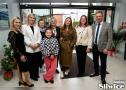 zdjęcie grupowe kilku osób