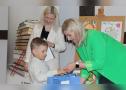 odbiór nagrody przez chłopca