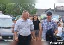 wójt rozmawia z mężczyzną