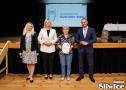 wójt, wicewójt, dyrektor gok i uczestniczka utw z dyplomem