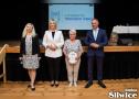 wójt, wicewójt, dyrektor gok i uczestniczka utw z dyplomem