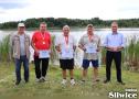 mężczyźni z dyplomami i medalami