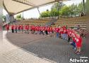 dzieci ustawione w półokrąg