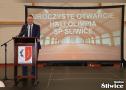 wójt przemawia do zebranych