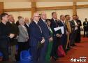 zebrani na sali w pierwszych rzędach
