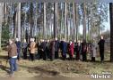 zebrani słuchają przemówień