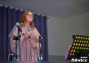 emilia zwolińska śpiewa na scenie
