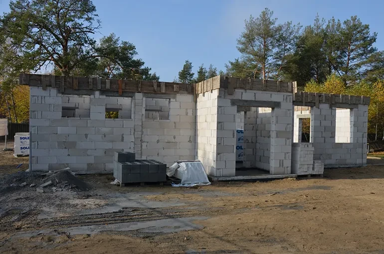 Budowa od frontu