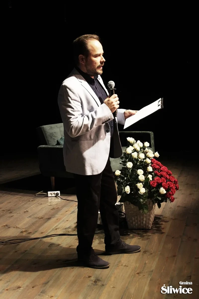 prowadzący narodowe czytanie