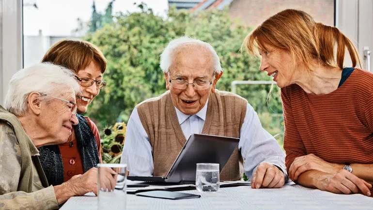 3 kobiety i jeden senior