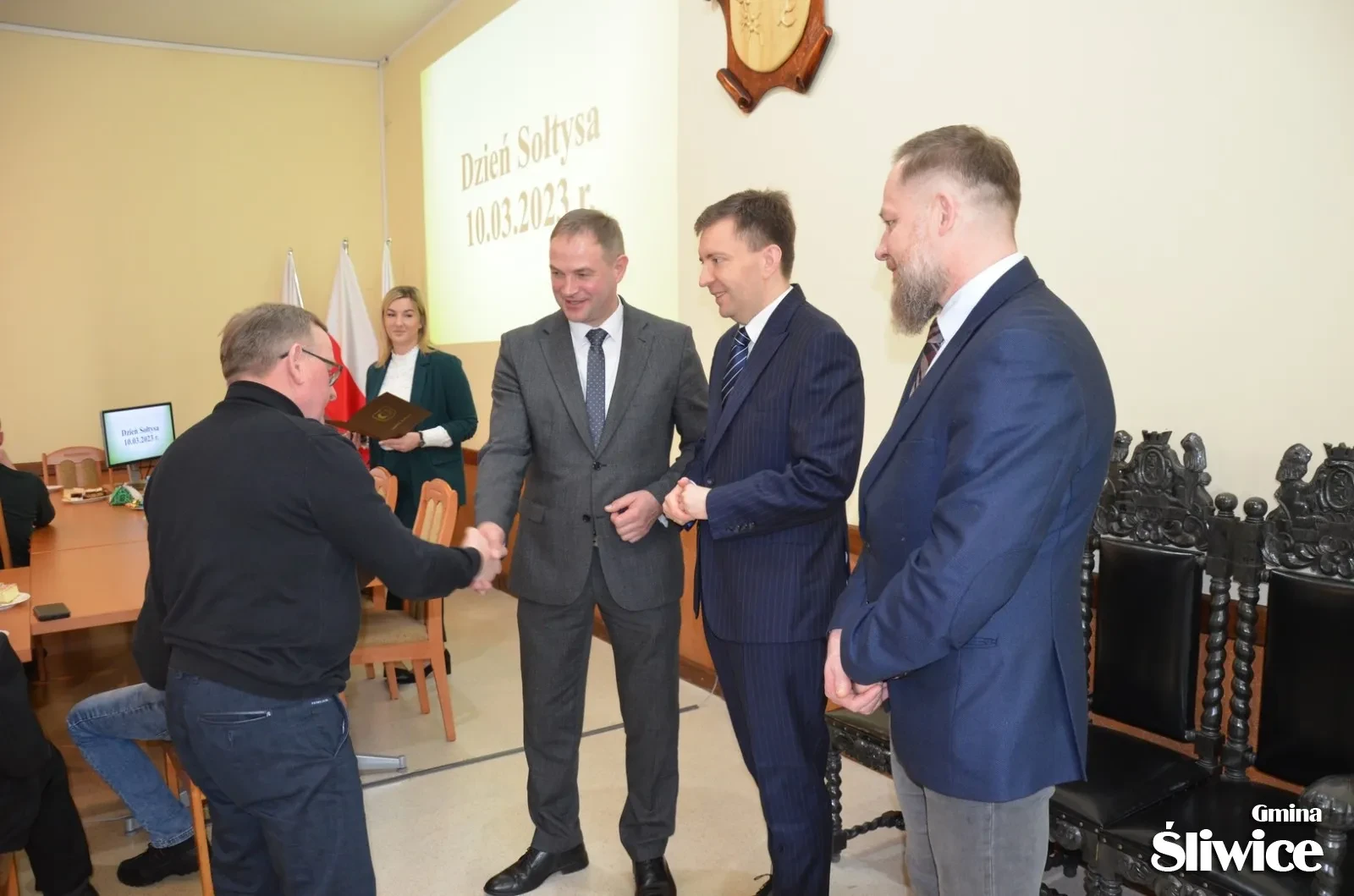 wręczenie życzeń dla sołtysów