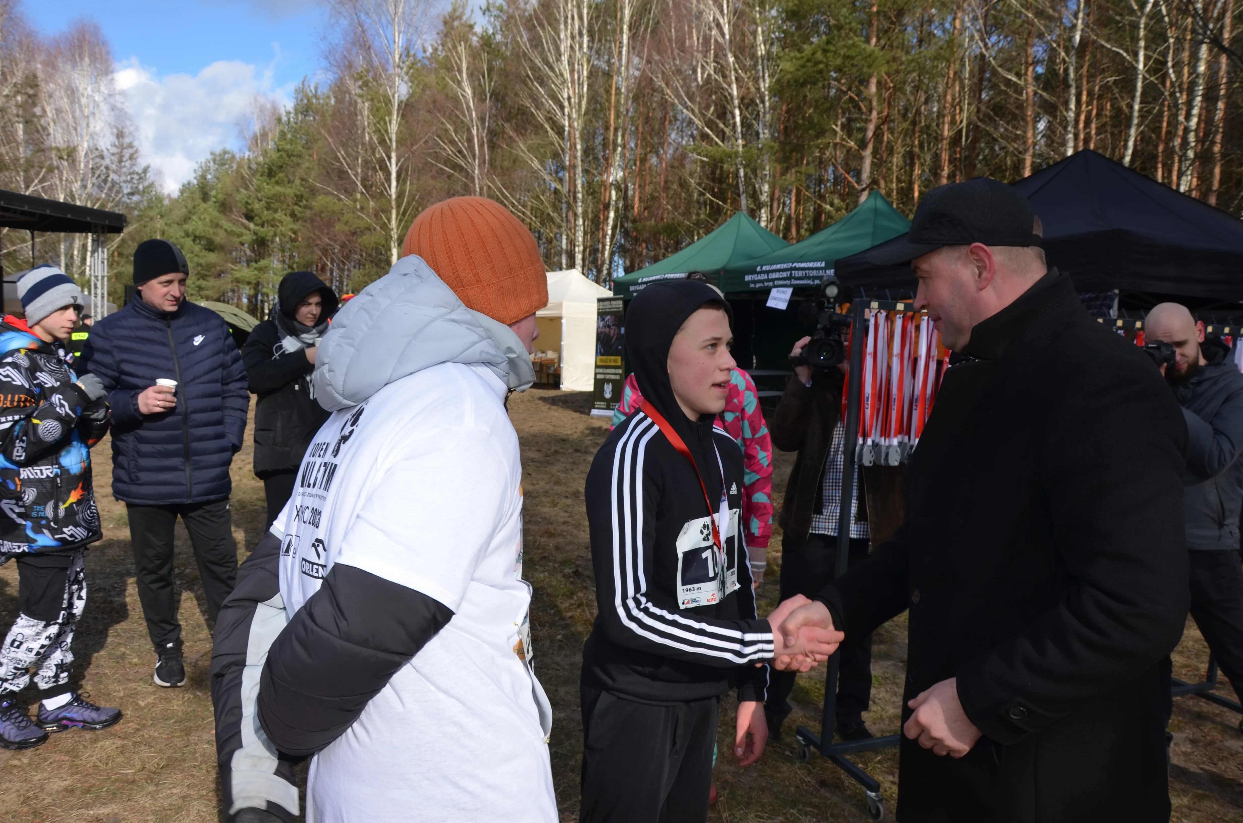 pierwszy biegacz kończący trasę 2km