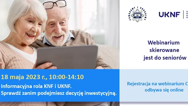 dwóch seniorów przy tablecie