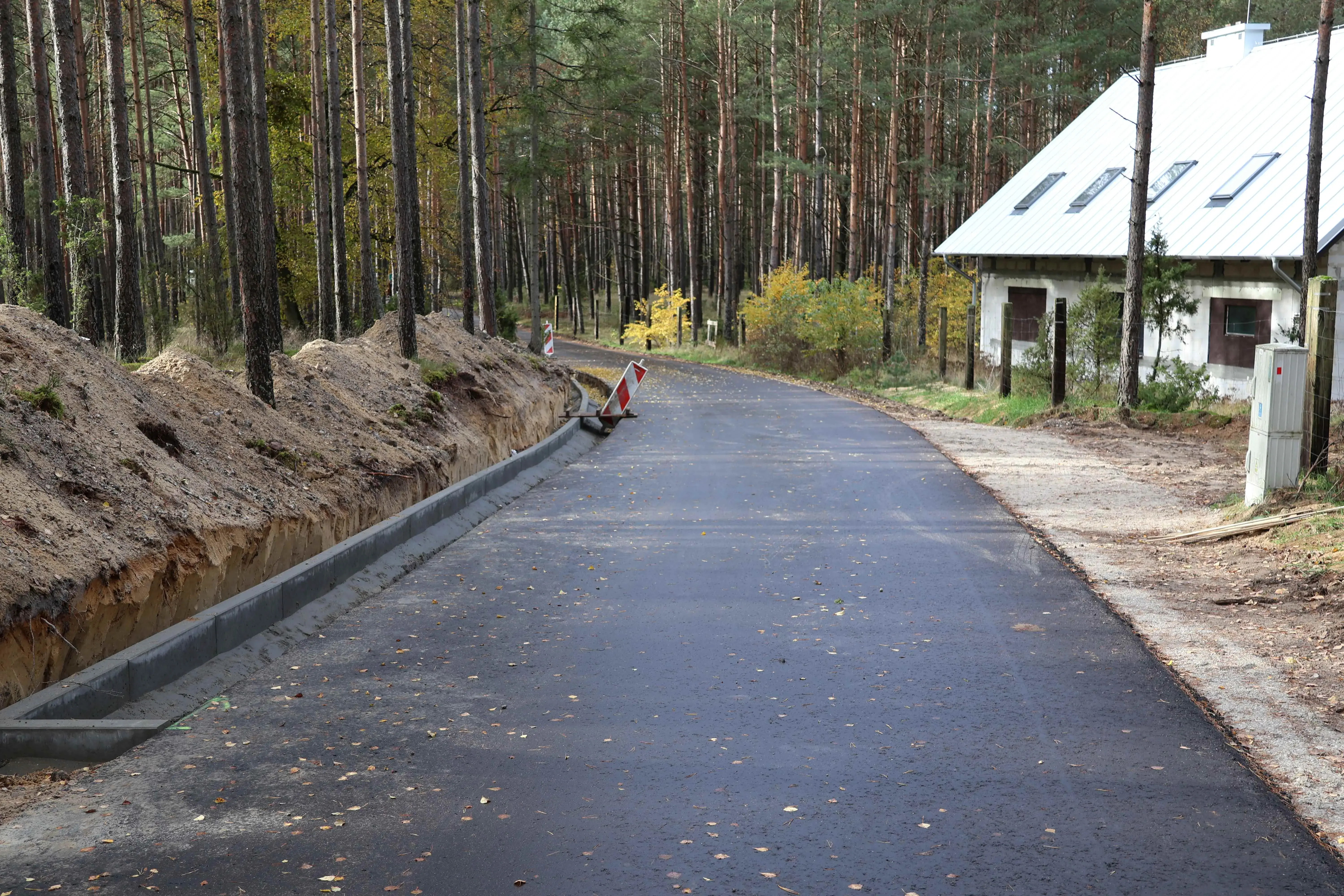 nowy asfalt w miejscowości zwierzyniec przy domu