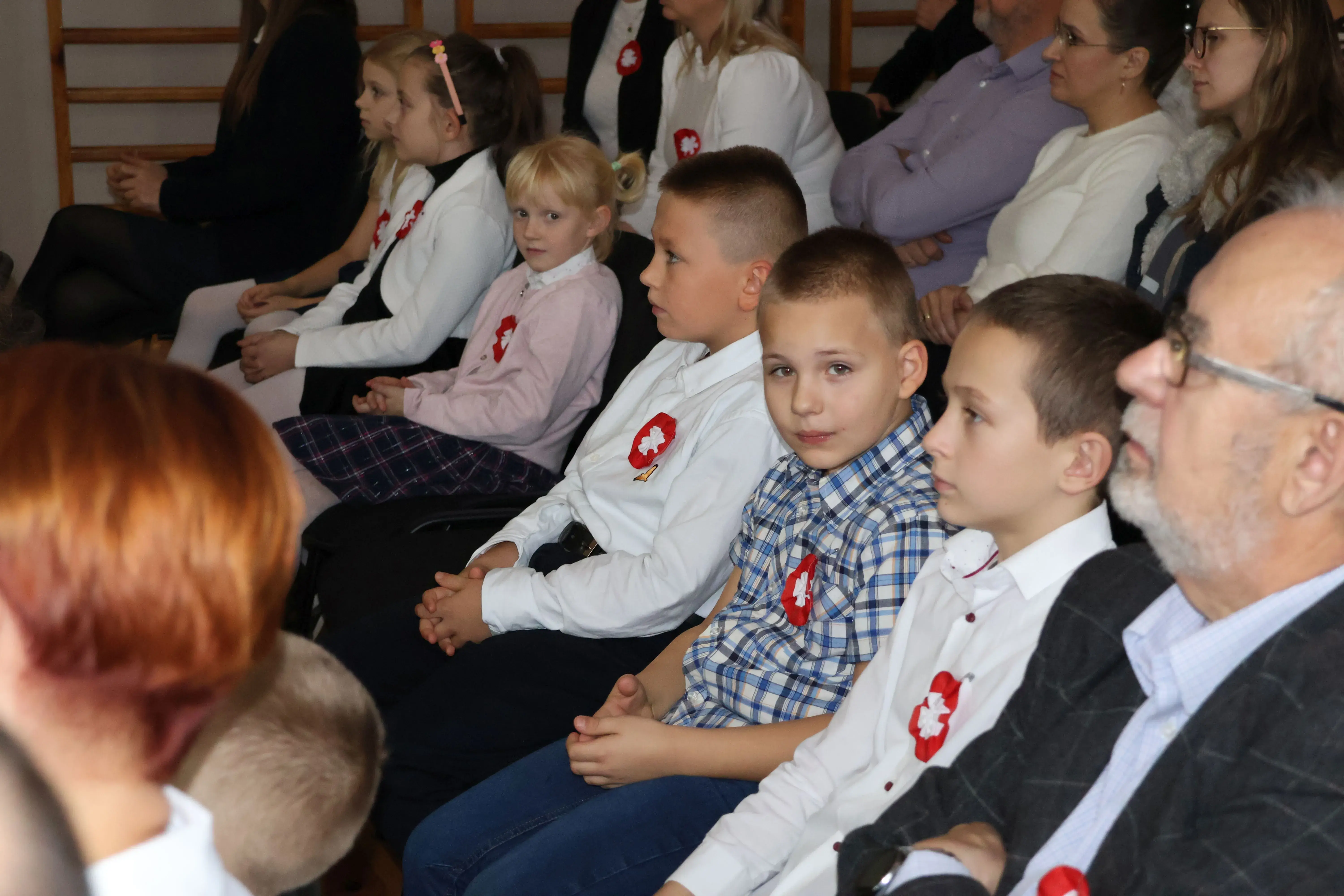 Chłopiec uśmiecha się