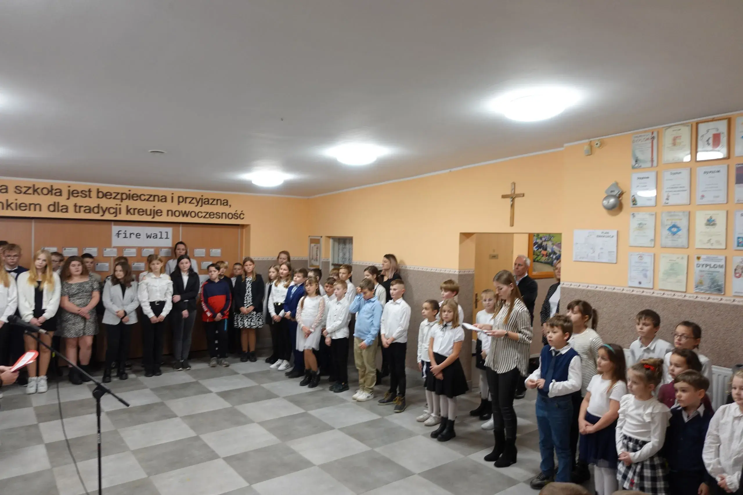 zebrani podczas apelu