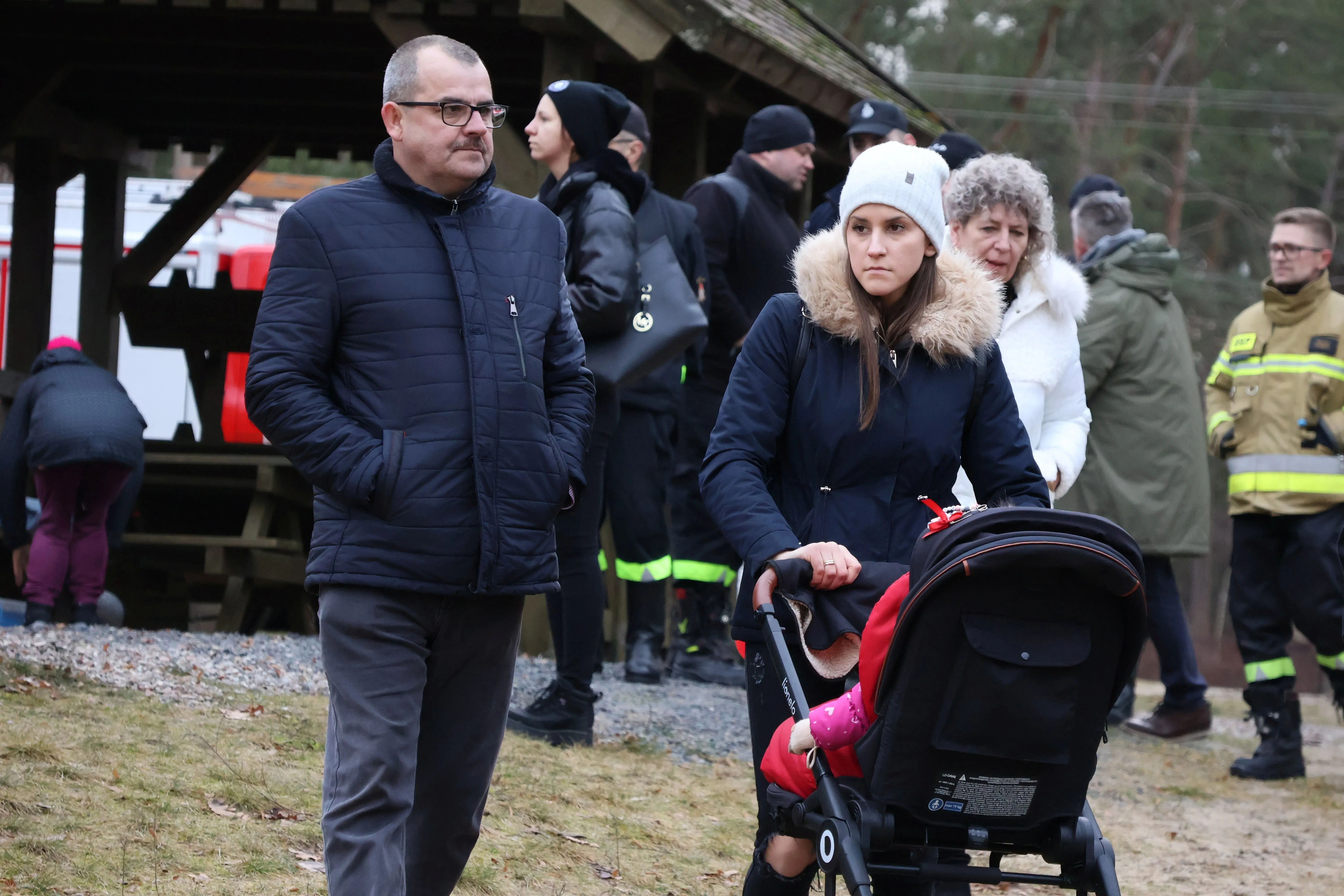 Pan i pani z wózkiem