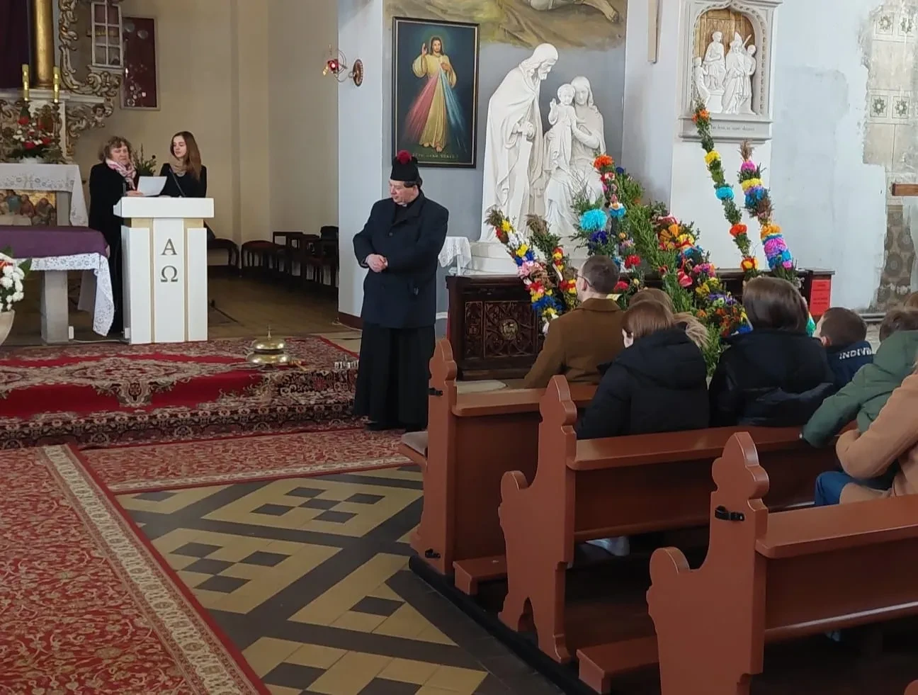 ludzie w kościele