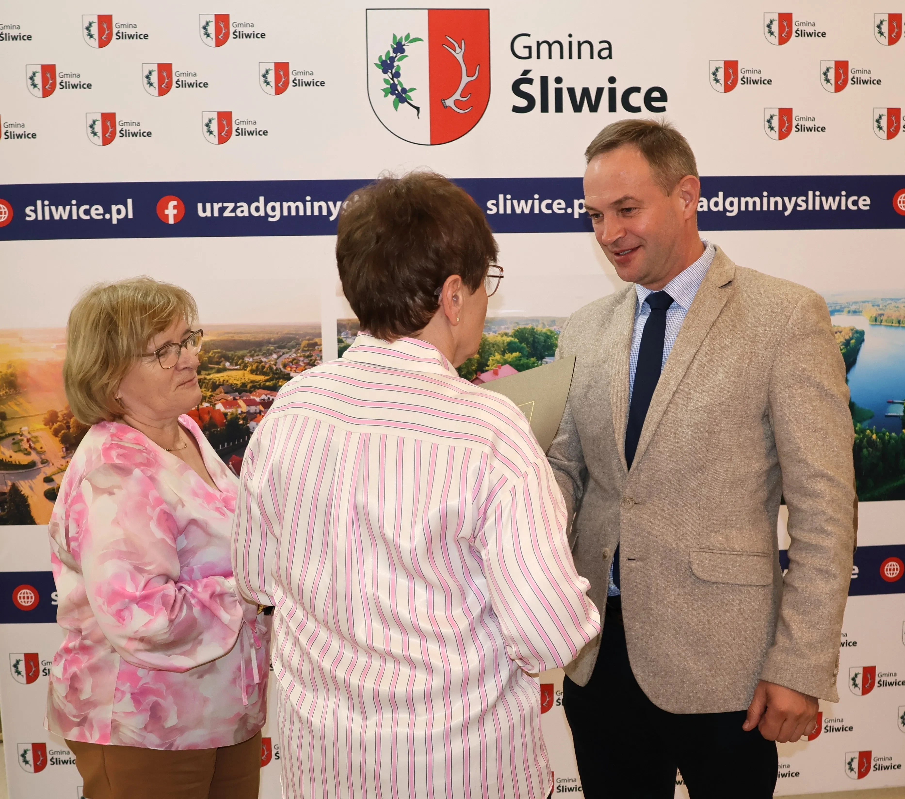 wręczenie zaświadczenia dla wójta