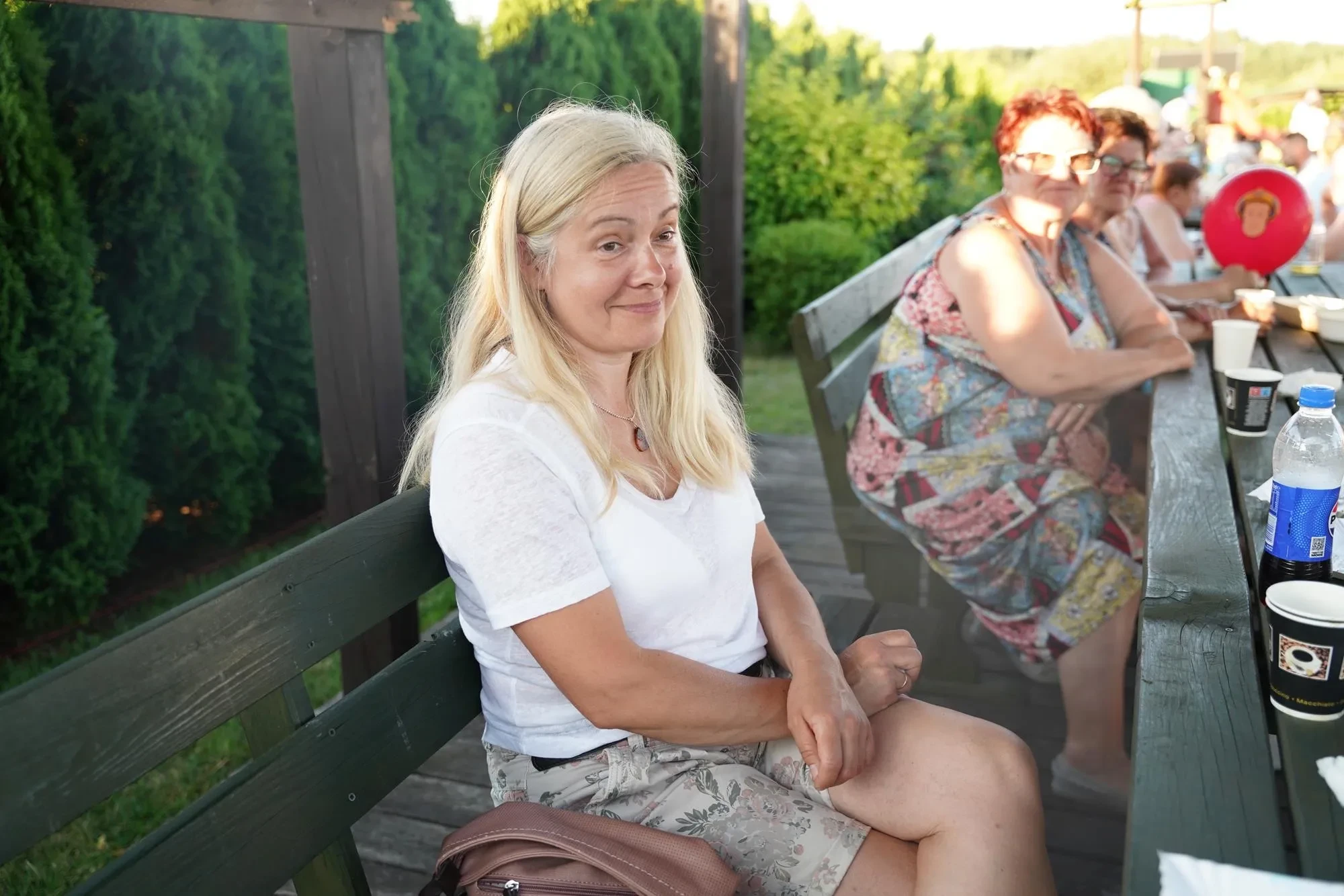 kobieta w blond włosach
