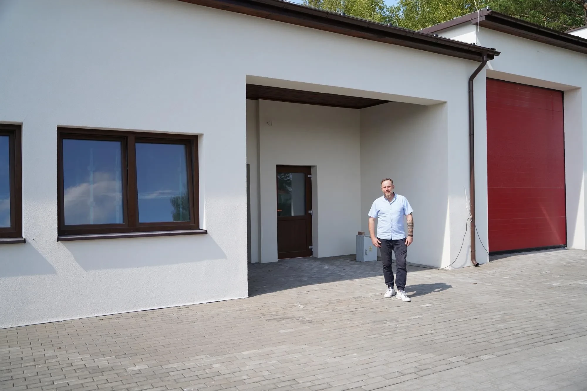 przewodniczący rg przy budynku osp