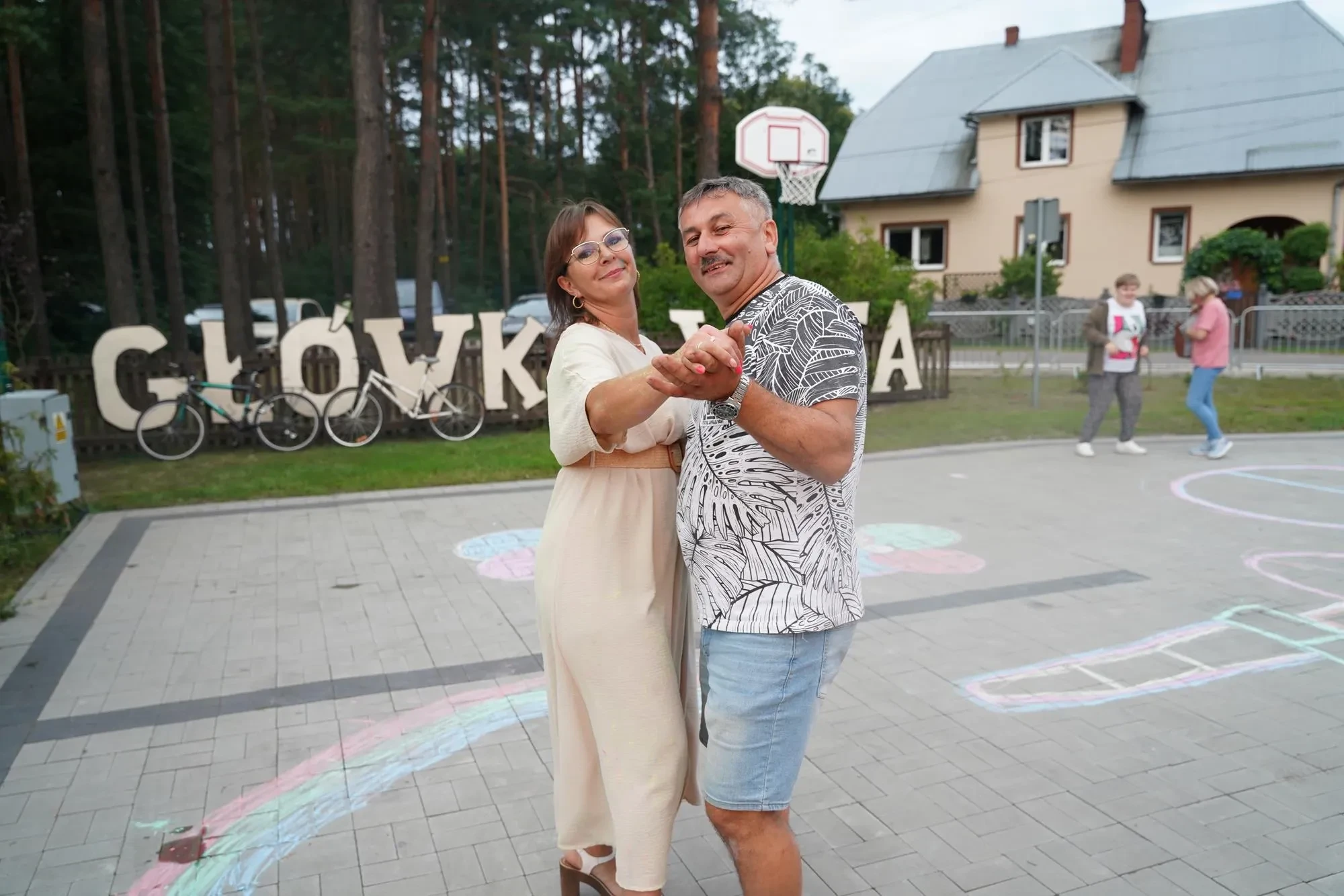sołtys sołectwa zwierzyniec tańczy