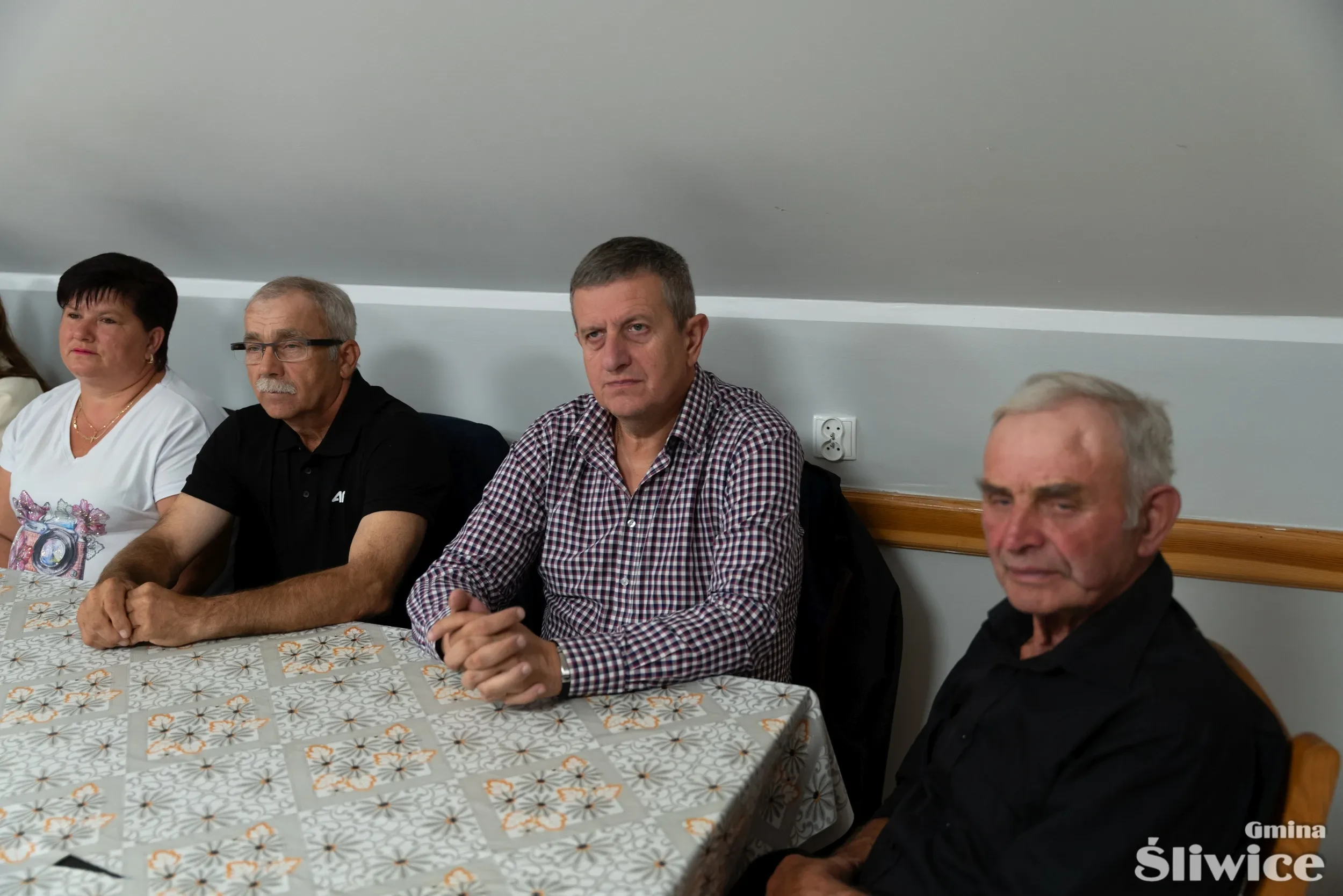 radny kędzierski na zebraniu