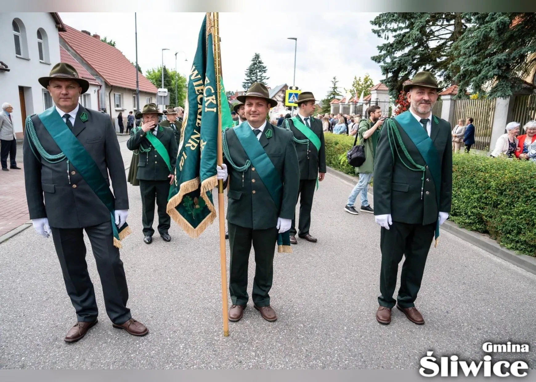 pochód ustawia się