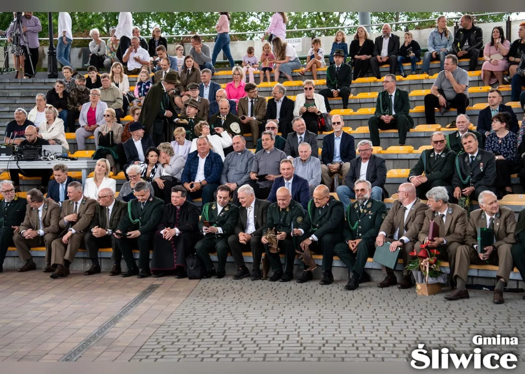 zebrani na amfiteatrze