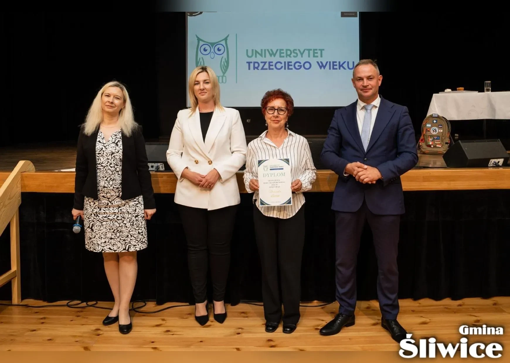 wójt, wicewójt, dyrektor gok i pani z dyplomem