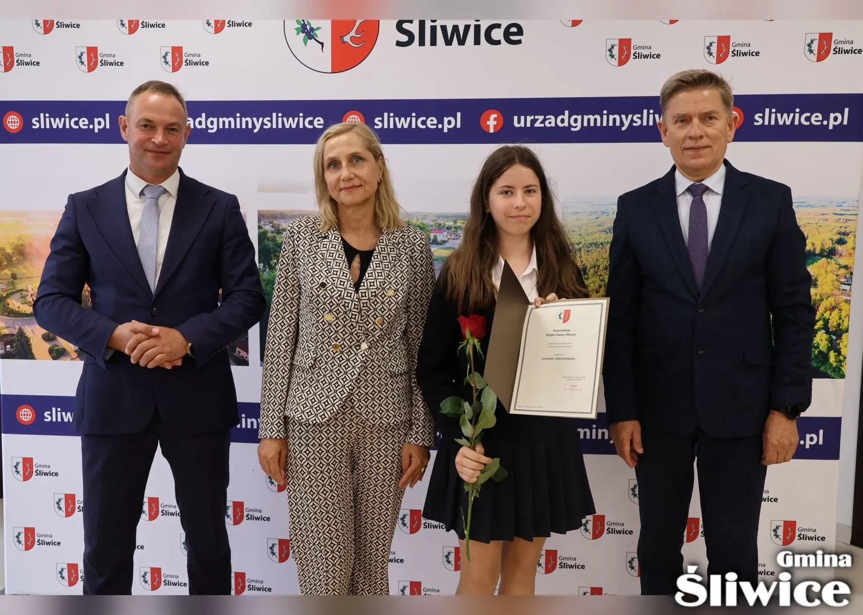wójt, dyrektor sp śliwice, sekretarz i uczennica
