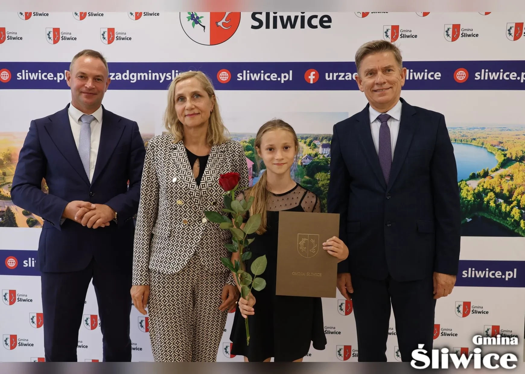 wójt, dyrektor sp śliwice, sekretarz i uczennica