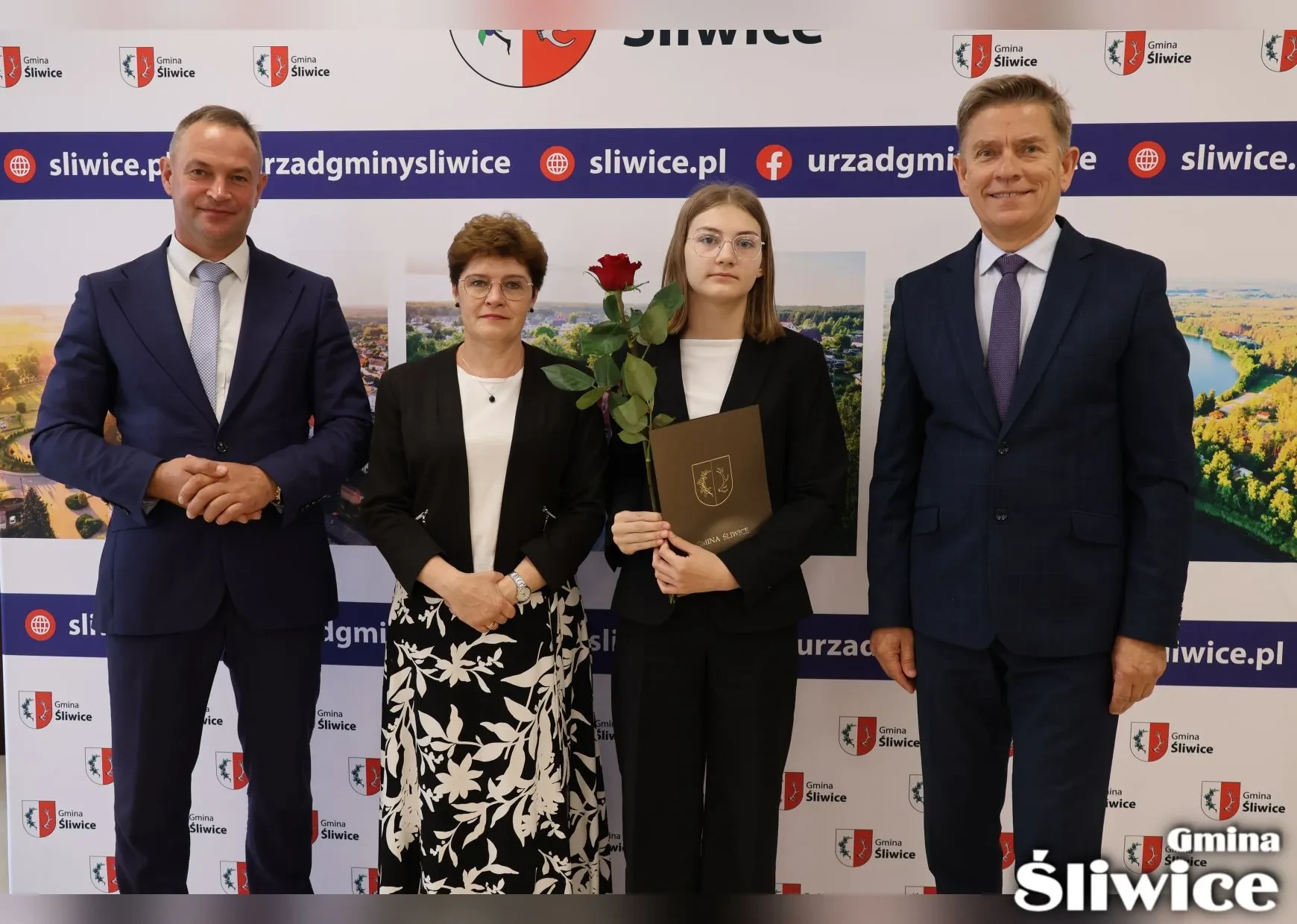 wójt, dyrektor sp lińsk, sekretarz i uczennica