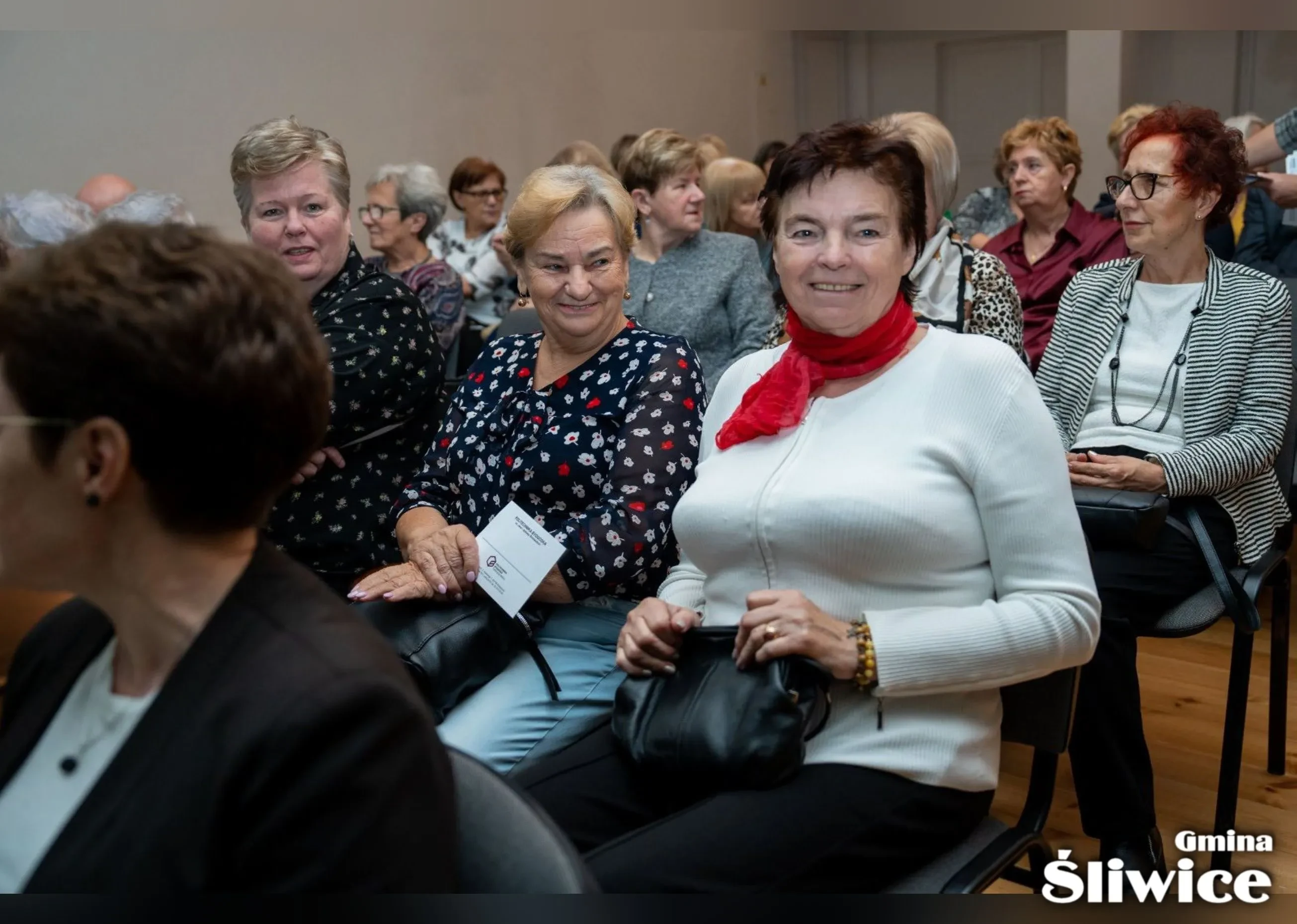 uśmiechnięte seniorki
