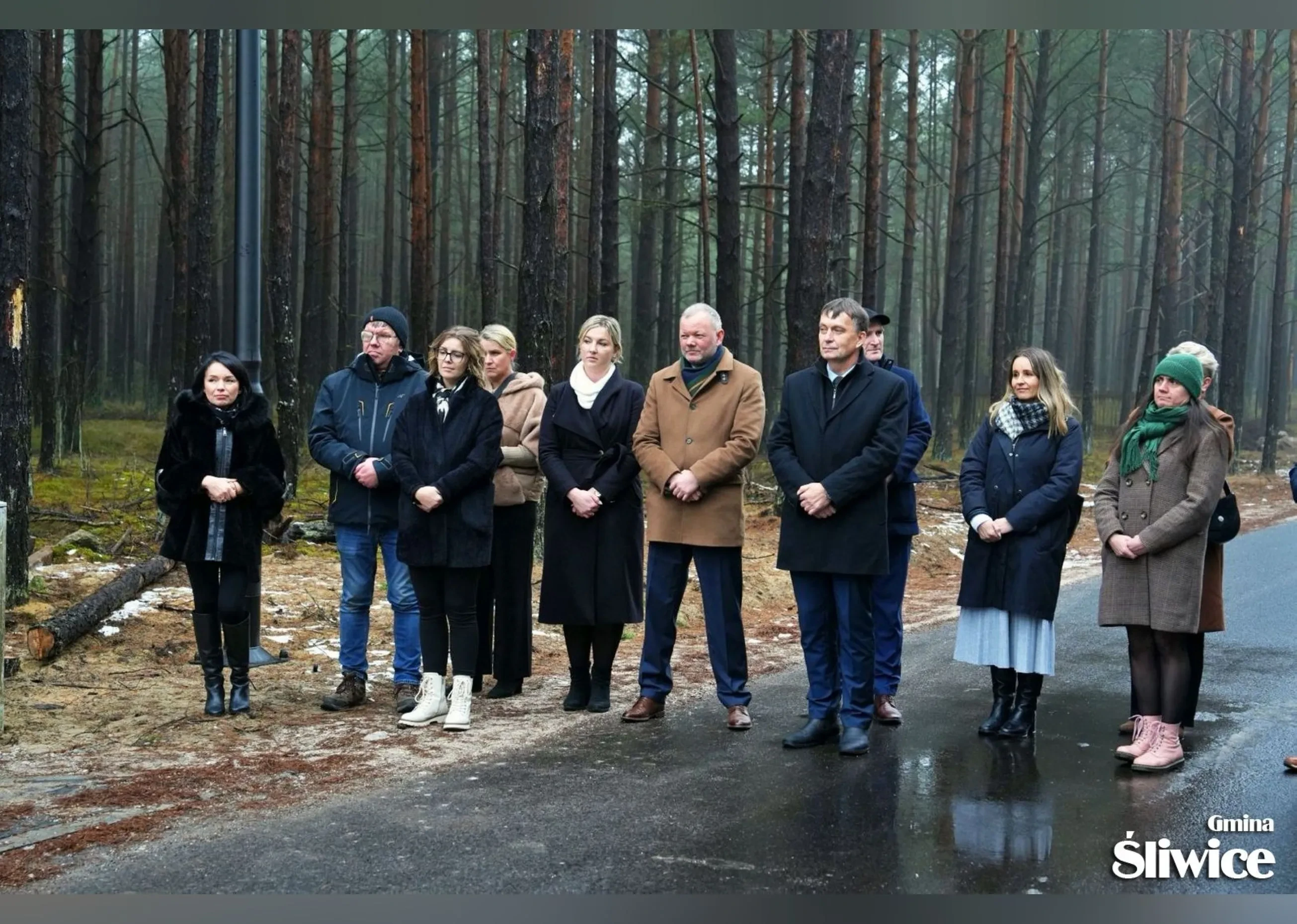 goście na otwarciu drogi