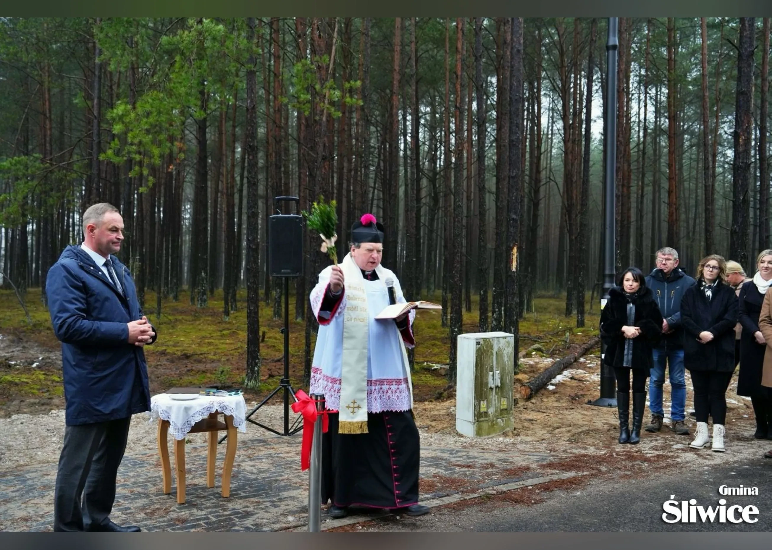 proboszcz święci drogę