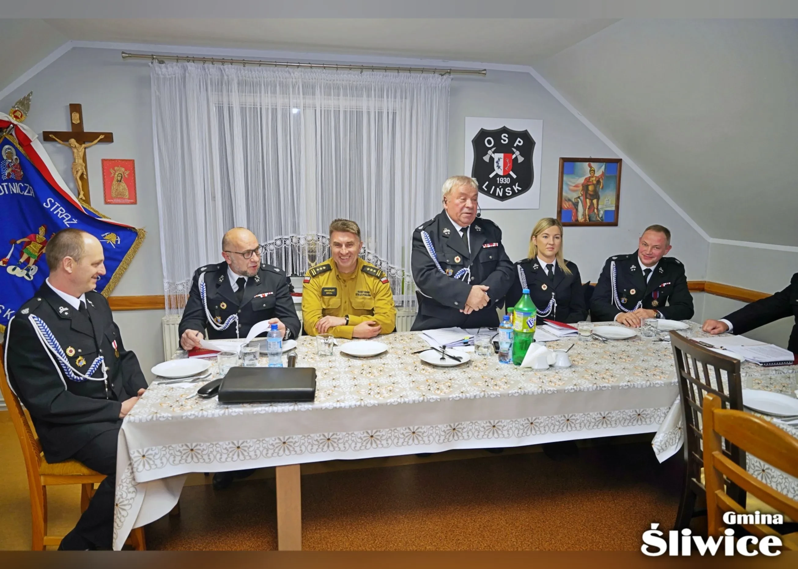 zygmunt andrearczyk przemawia do zebranych