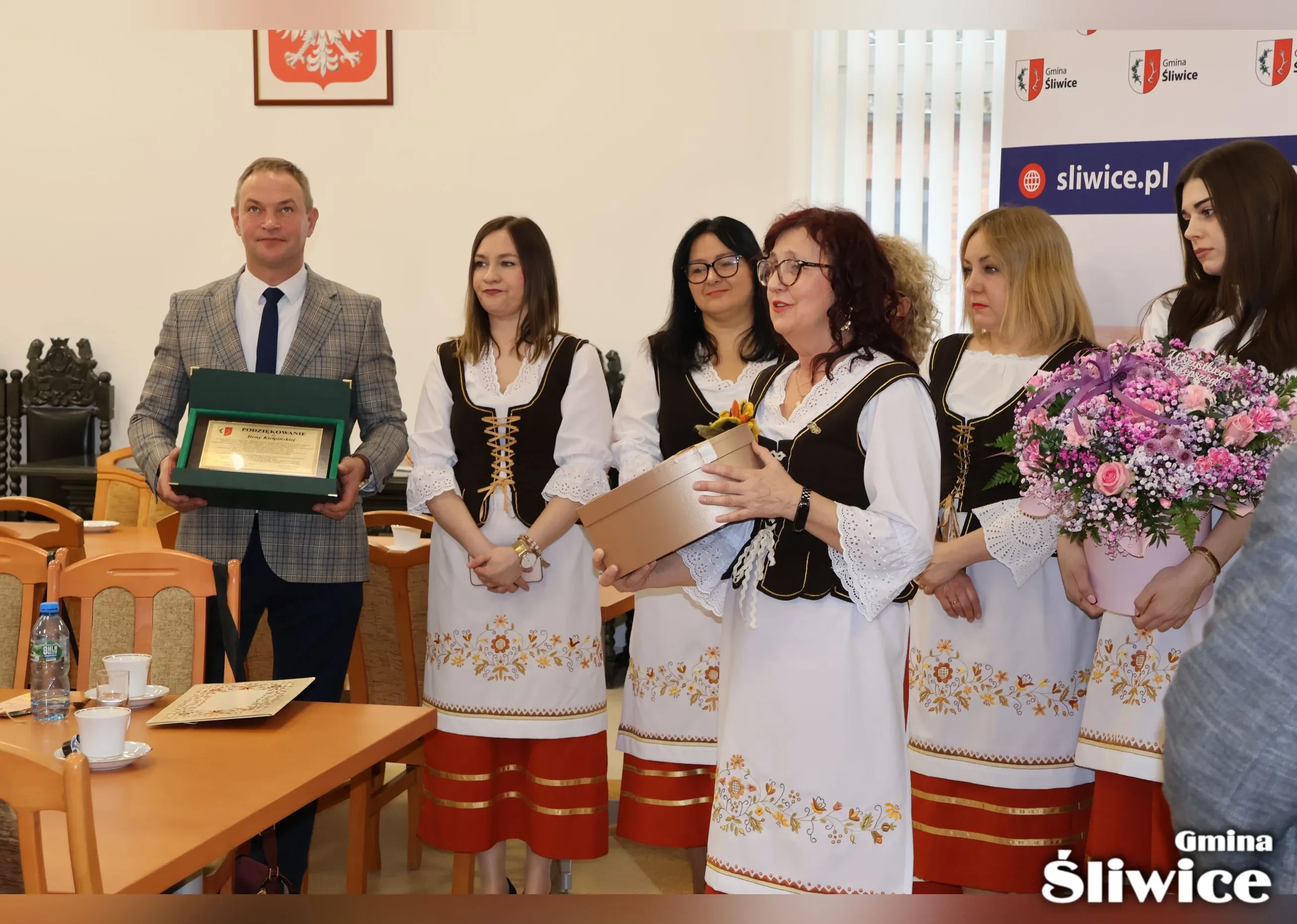 była dyrektor borowiaczka przemawia do zebranych