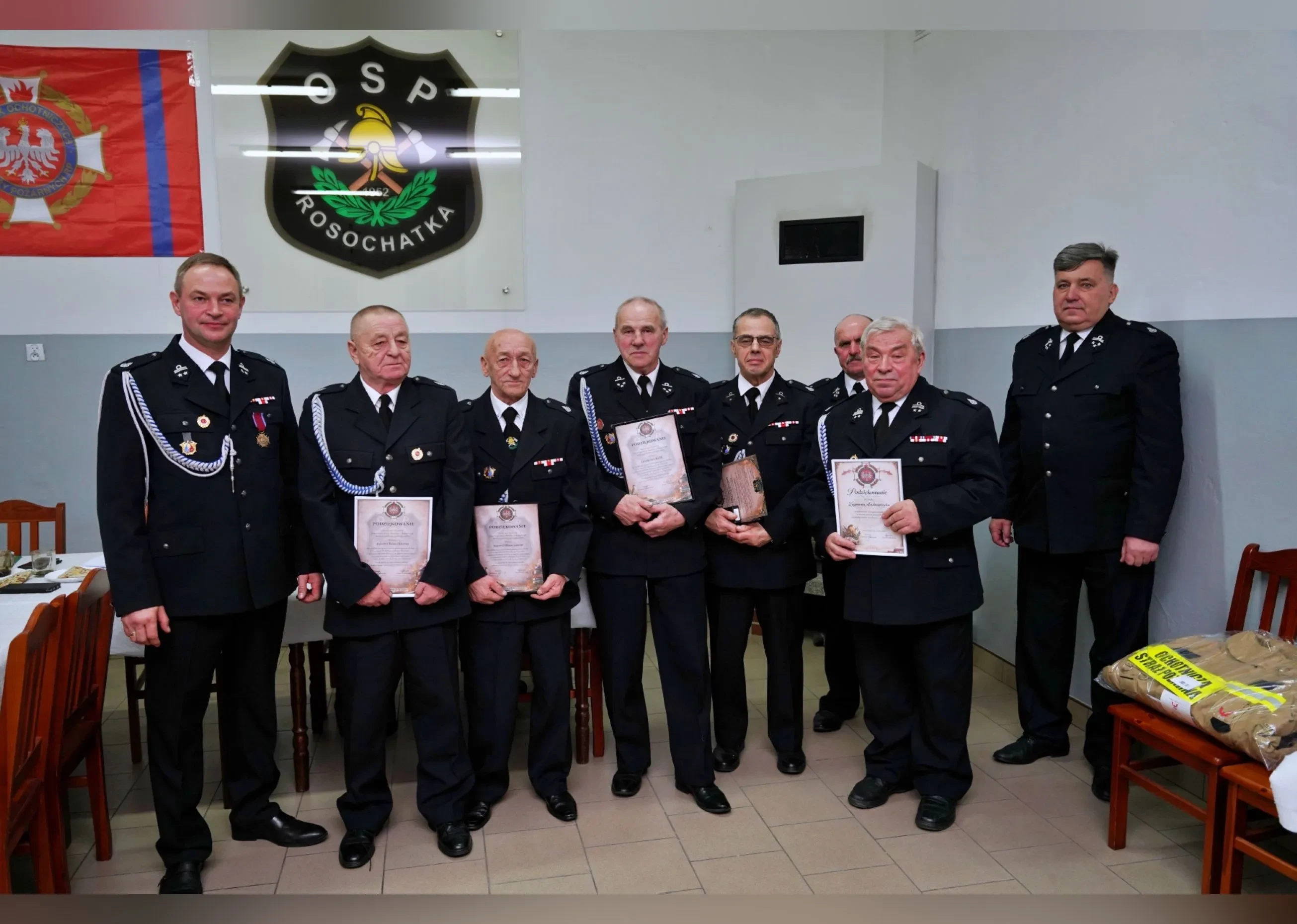 członkowie osp z podziękowaniami