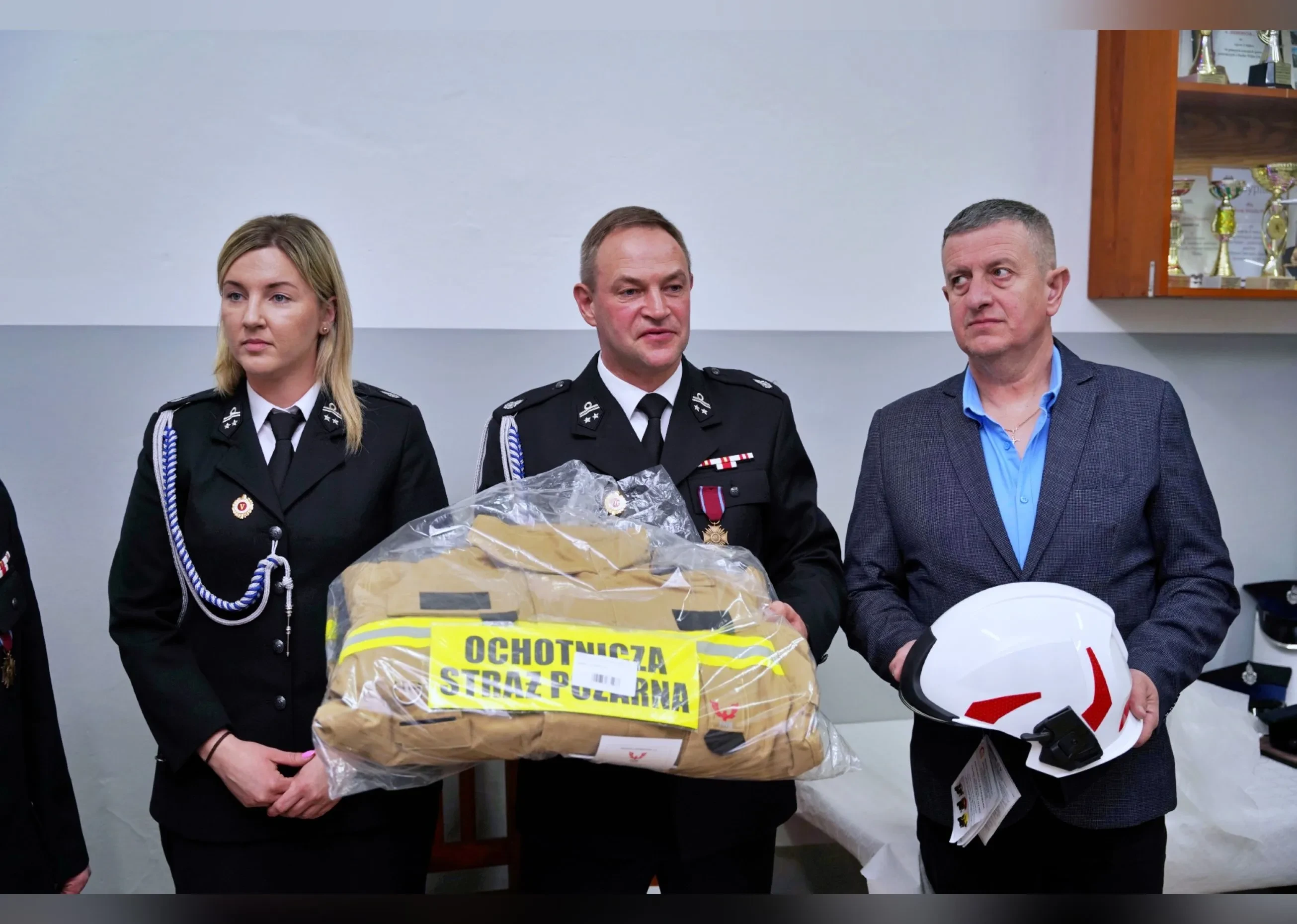 wójt przemawia do zebranych na sali