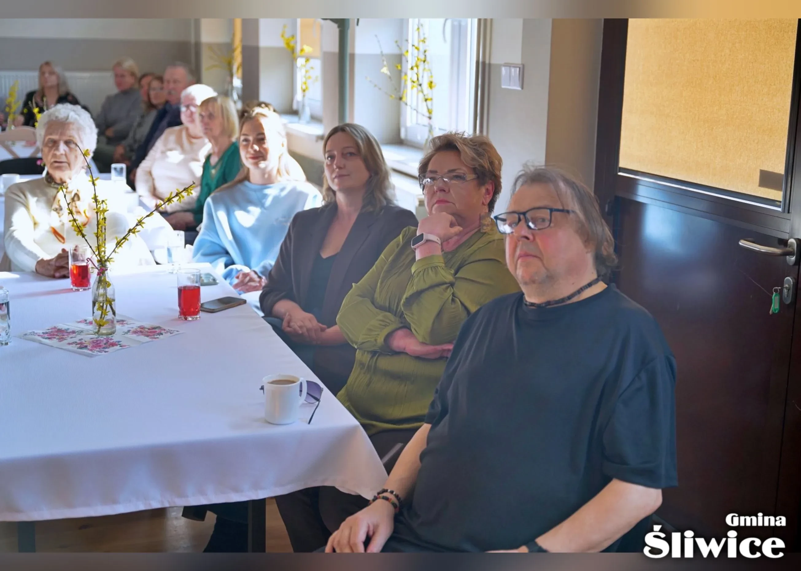 prowadzący regionalnej akademii piosenki