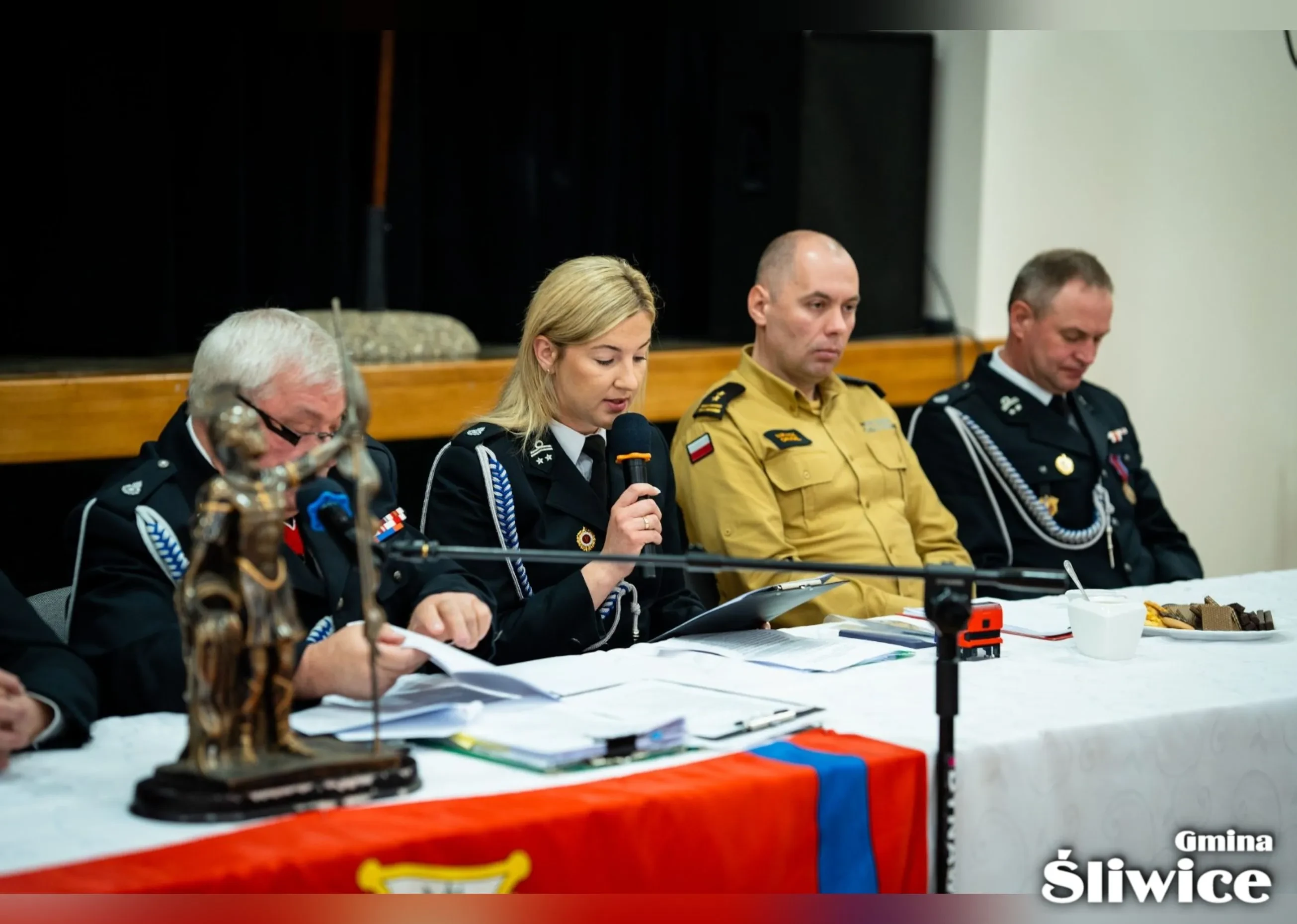 zastępca wójta przemawia do zebranych